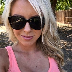 Meet your Posher, Crystal